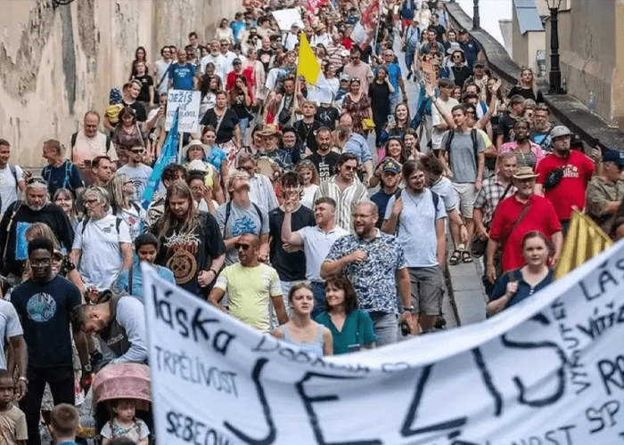Más de 2.000 cristianos proclaman a Jesús en Praga